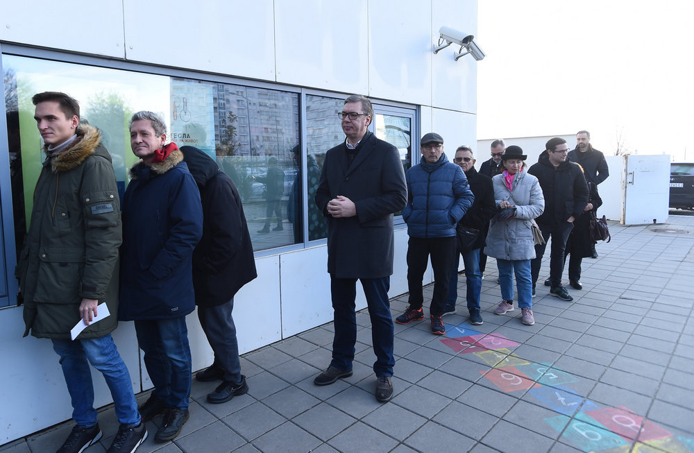 A szerb elnök kivárta a sorát