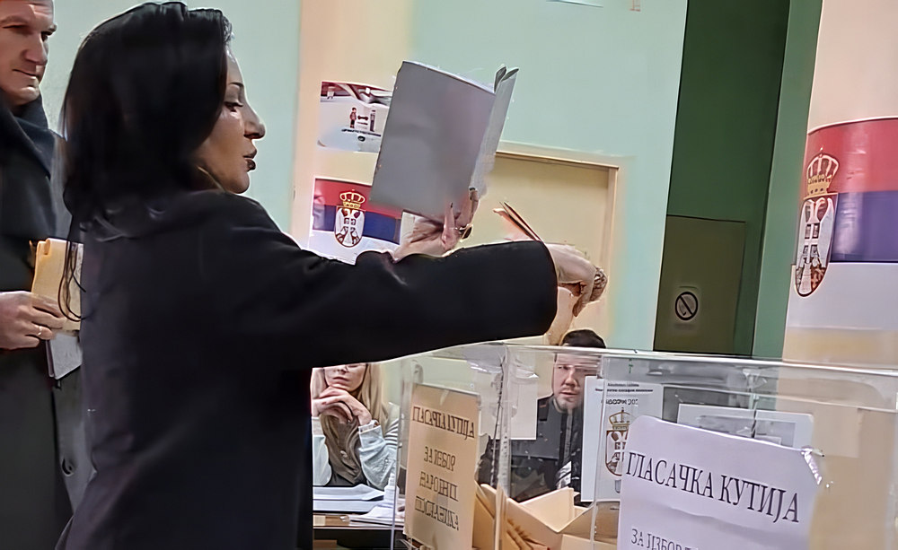 A vajdasági szavazók fele otthon maradt, az aktív szavazók fele pedig Vučićot akarja 2 Marinika Tepić Újvidéken szavazott