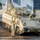A Bradley-k berakása a Horvátországba történő indulás előtt