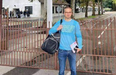 A fiát is kiképzésre küldte