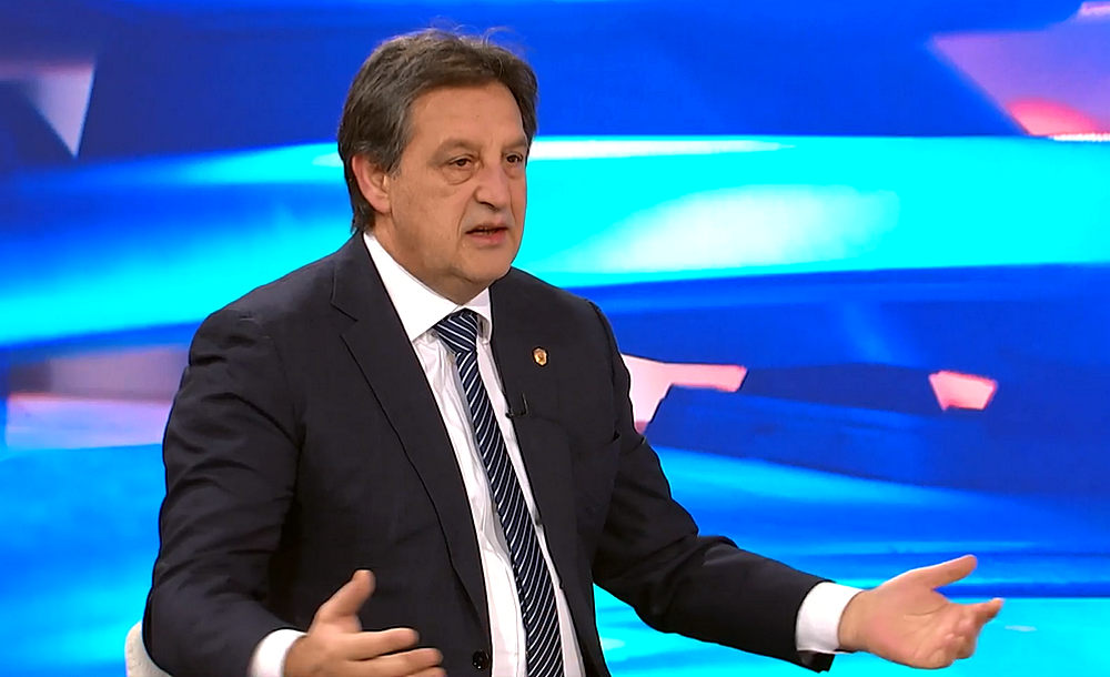 "Széles demokratikus kapacitásokról" beszélt a szerbiai belügyminiszter az állami televízióban (Forrás: Screenshot, RTS)