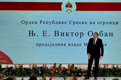 Dodik kitüntette Orbánt