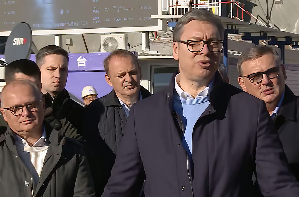 A szerb elnök visszautasítja a nemzetközi vizsgálatot, kihirdették a választások eredményét 2 A szerb elnök az alagútban