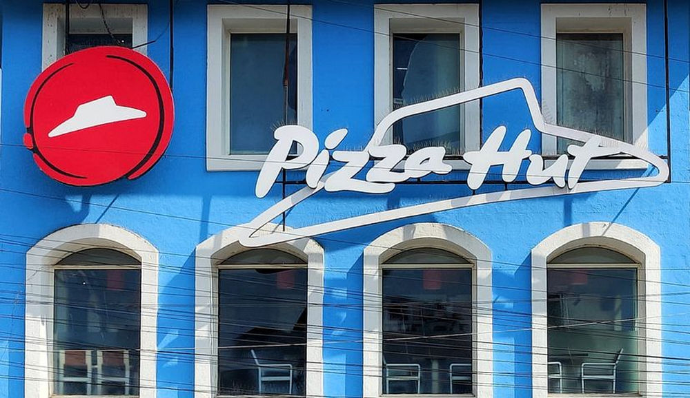 Fénylik a Vince, megtelik a pince, miközben jön a bérelt villamos 2 Zágrábban is felütötte a kalapját a Pizza Hut