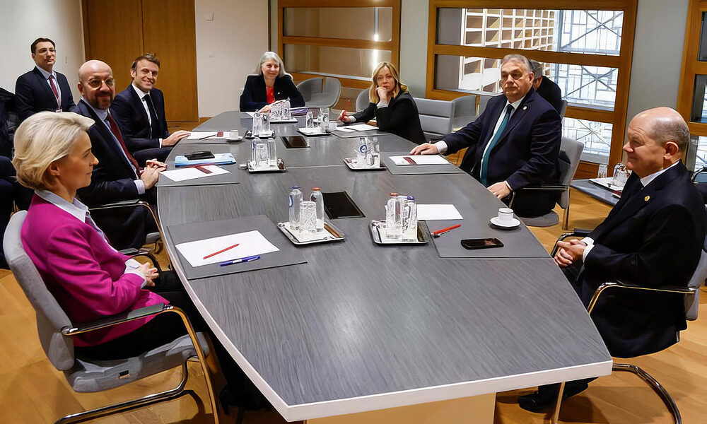 Orbán most együtt kávézott a többiekkel