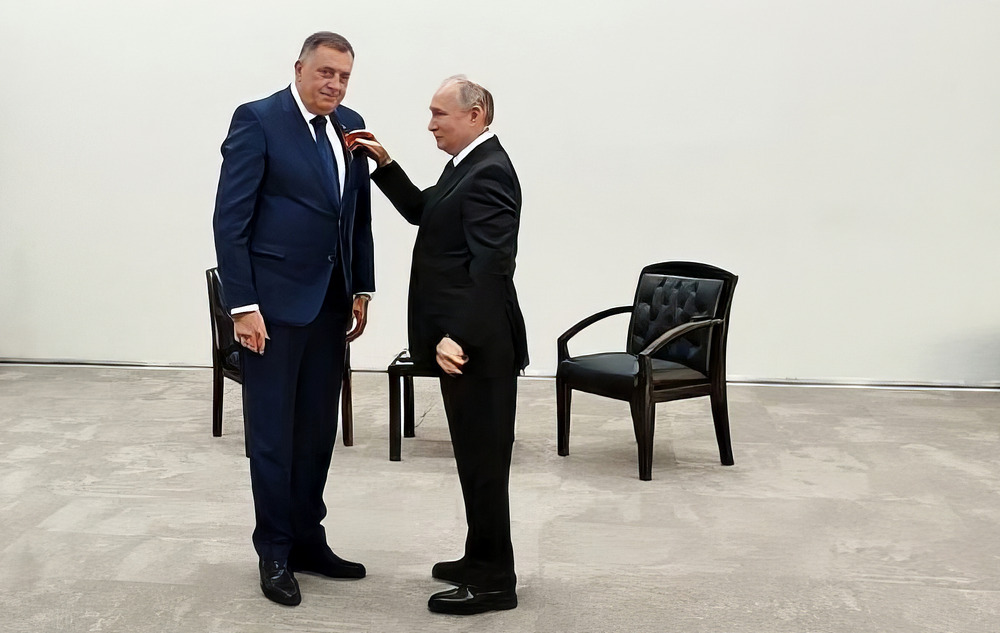 Az orosz elnök kitüntette a boszniai szerbek Miléjét, vagyis továbbra is érvényes a BALK-os mondást, miszerint "akit Amerika megszankcionál, azt Oroszország kitünteti"