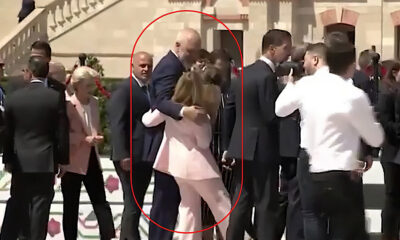 Látványos közelség, olasz-albán kettős