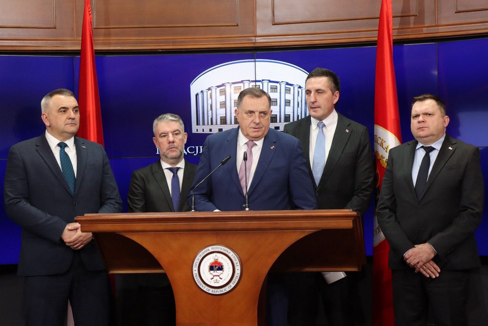 Dodik és az orosz különítmény a hazatérést követően, Kazanyban a békeharcos Putyinnal találkoztak
