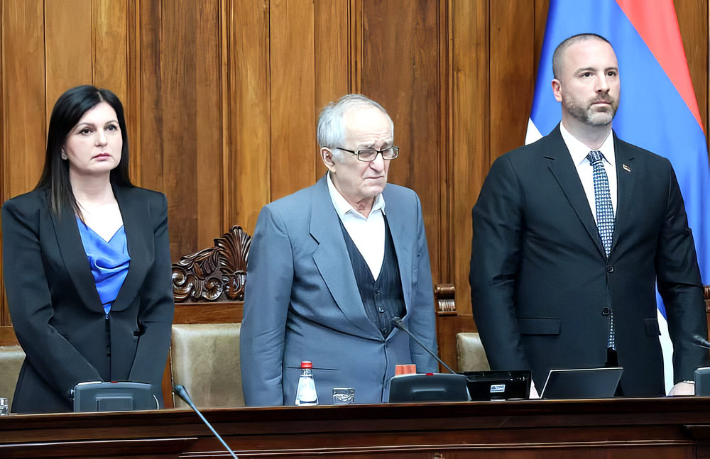 Középen és főszerepben a nagy szerb matematikus