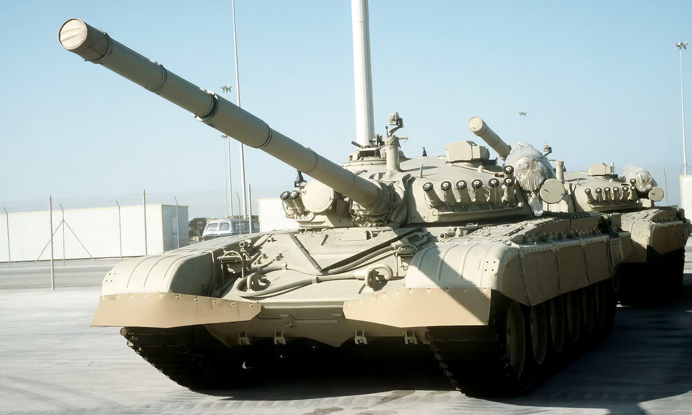 Az Ukrainian Front hírcsatorna szerint Kuvait fontolóra veszi, hogy 100 darab M-84AV harckocsit szállítson le Ukrajnának Horvátországon keresztül, amely előzőleg megjavítja azokat, mert hogy jugoszláv gyármányú tankokról van szó. Horvátország közben átadott Ukrajnának két An-32B típusú szállítórepülőgépet, amelyeket 1995-ben vásároltak, de 2014 óta nem használtak