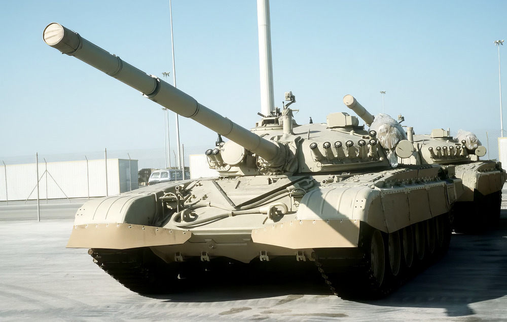 Az Ukrainian Front hírcsatorna szerint Kuvait fontolóra veszi, hogy 100 darab M-84AV harckocsit szállítson le Ukrajnának Horvátországon keresztül, amely előzőleg megjavítja azokat, mert hogy jugoszláv gyármányú tankokról van szó. Horvátország közben átadott Ukrajnának két An-32B típusú szállítórepülőgépet, amelyeket 1995-ben vásároltak, de 2014 óta nem használtak