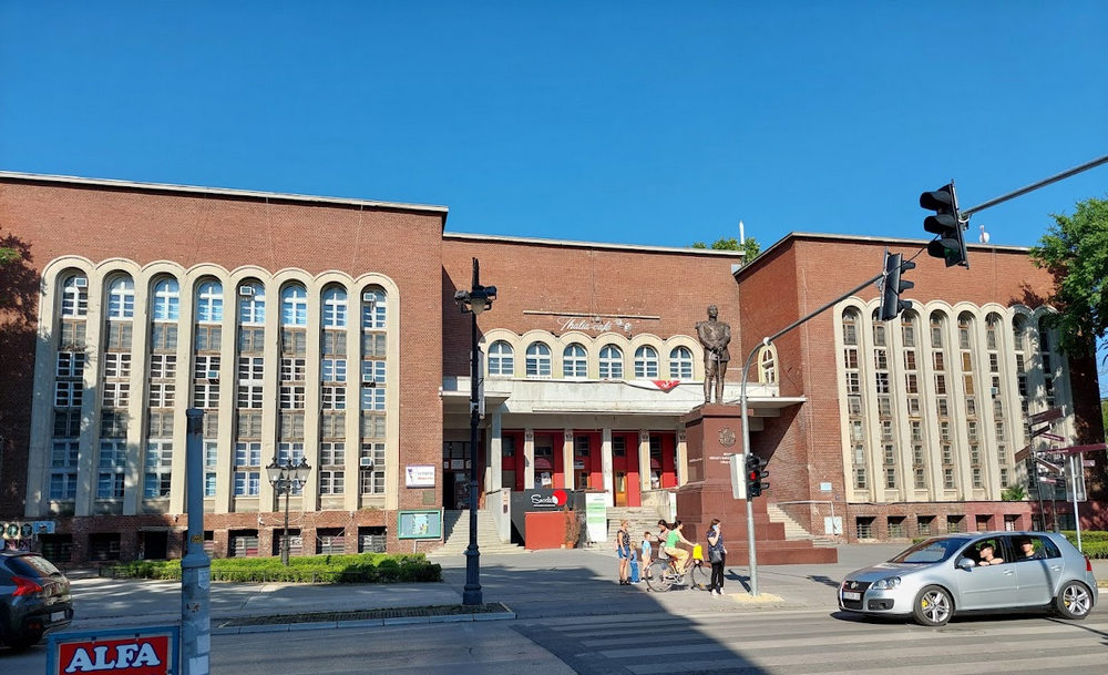 A Jadran mozi épülete