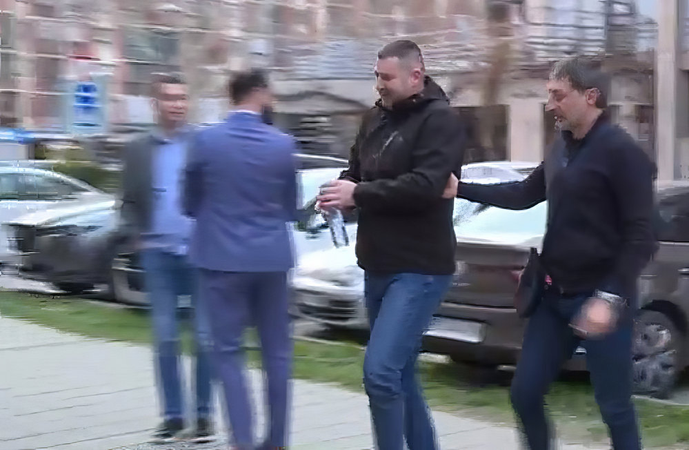 Antićot bilincsbe verve kísérték be az ügyészségre