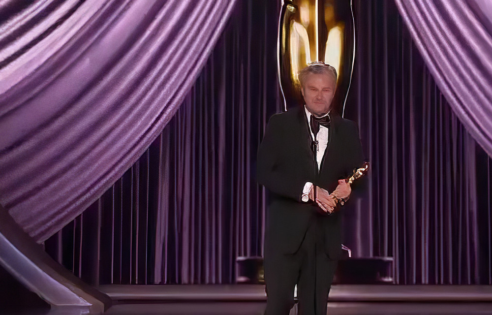 Hogyan estek ki a franciák butábbaknak a szerbeknél? (OSCAR ’24) 4 Christopher Nolan az egyik Oscarral a kezében, a másikkal a háta mögött