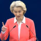 Ursula von der Leyen huncutkás mosollyal közölte a jó hírt, miszerint a bizottság azt javasolja az Európai Tanácsnak, hogy kezdje meg a csatlakozási tárgyalásokat Bosznia-Hercegovinával