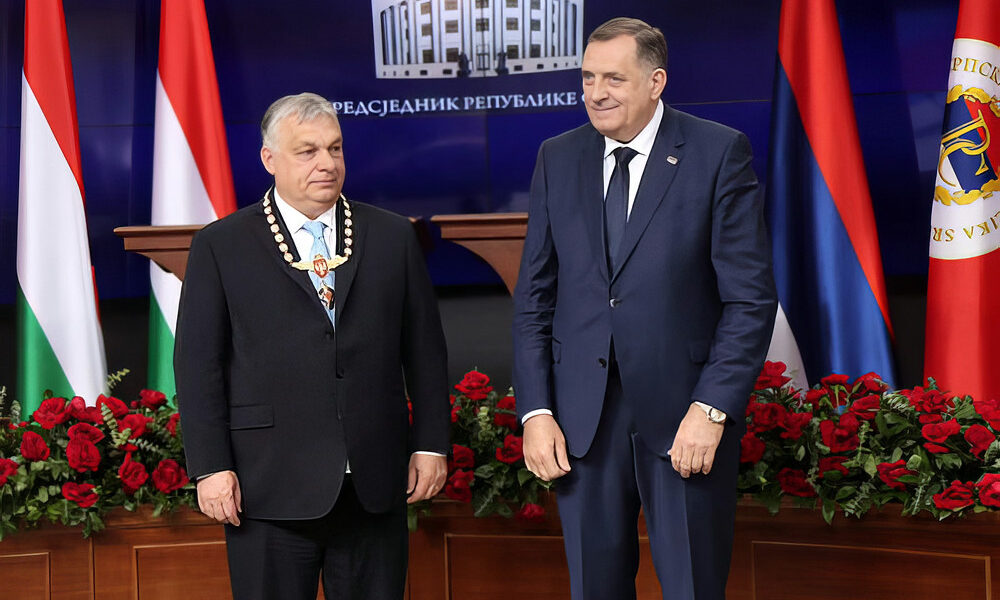 Orbán Viktor és Milorad Dodik az RS érdemrend átadását követően