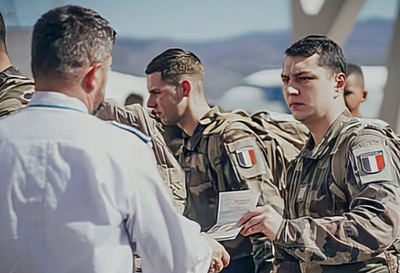 A francia hadsereg egyik zászlóaljának érkezése Szarajevóba
