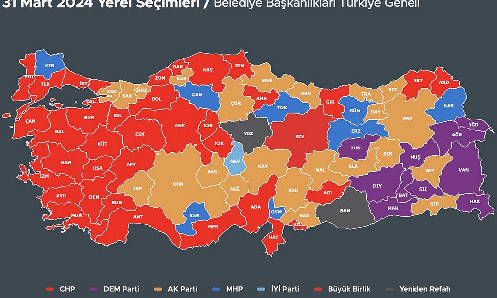 Ankarában kitehetik az ablakba, hogy Törökország demokrácia