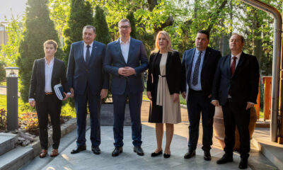 Hatosfogat: a srebrenicai népirtásról tárgyalt a boszniai szerb és a szerbiai vezetés, bár ők ezt nem így élik meg. A találkozó érdekessége, hogy a kormányalakítással megbízott Milos Vučević nem vett részt rajta
