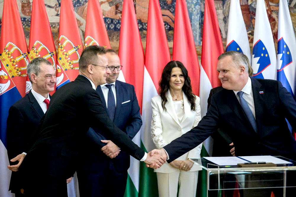 Megállapodás a magyar-szlovén-szerb regionális áramtőzsde létrehozásáról 3 Magyar-szlovén kézfogás