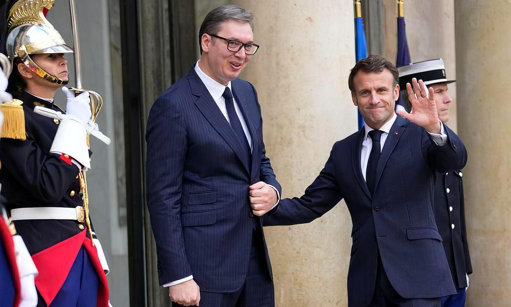 PÁRIZS: A szerb és a francia elnök egyik korábbi birkózás alkalmával, most atomenergiával erősíthetnek