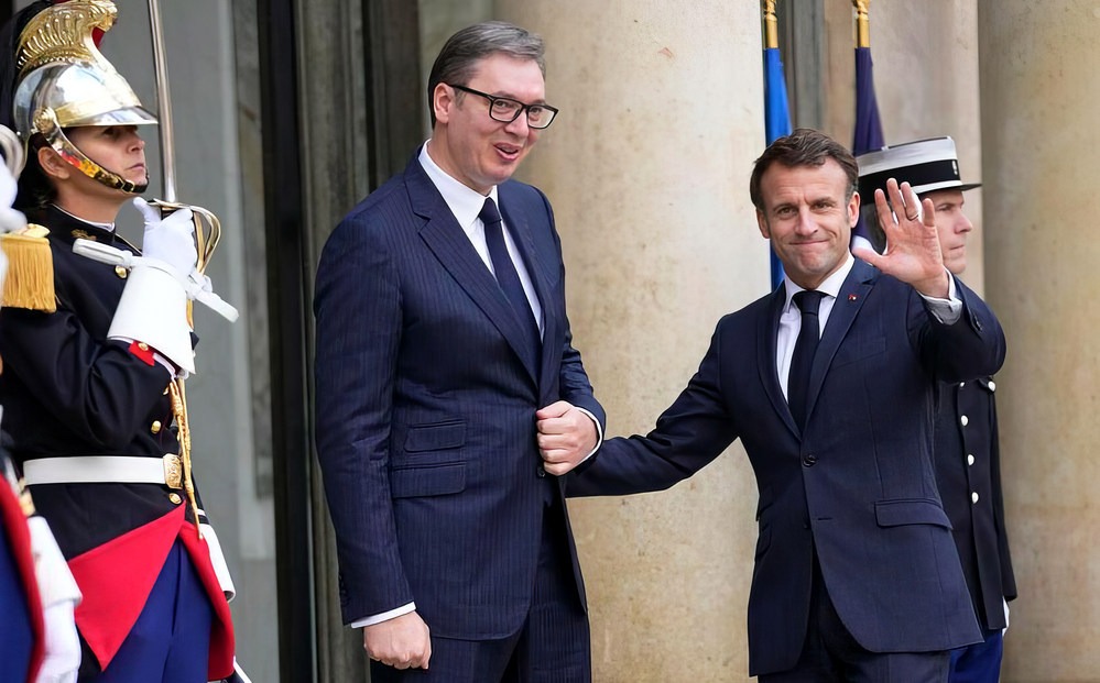 PÁRIZS: A szerb és a francia elnök egyik korábbi birkózás alkalmával, most atomenergiával erősíthetnek