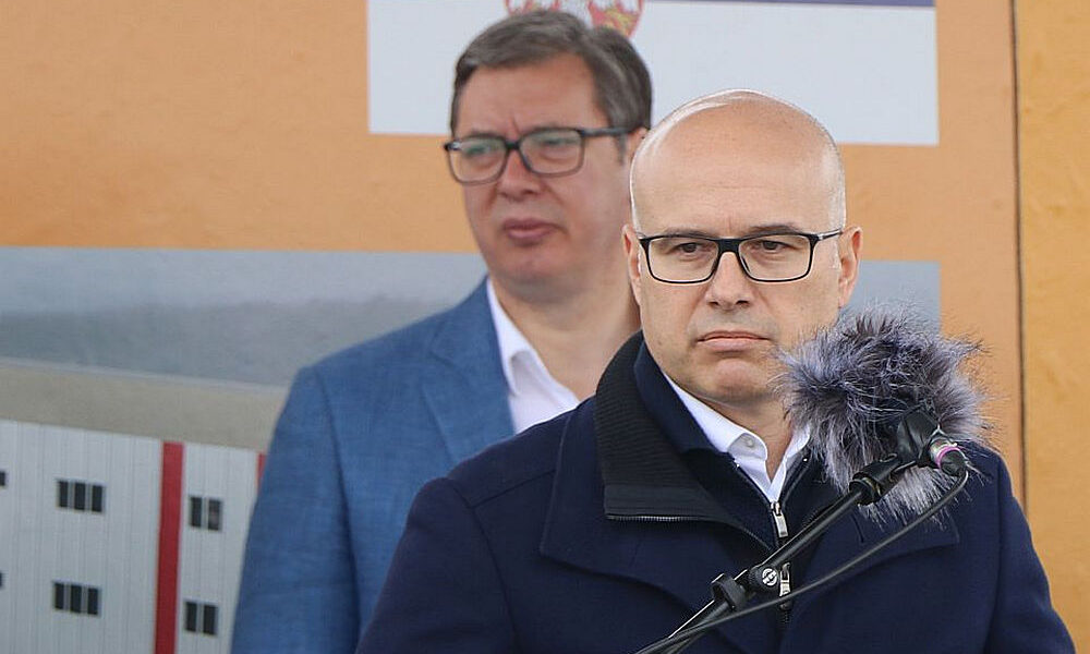 ARCOK: A képen Miloš Vučević szerb miniszterelnök, és aki a háttérből a szálakat mozgatja
