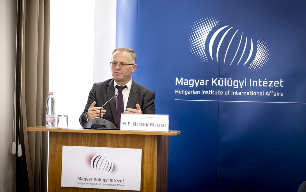 Besnik Bislimi a Magyar Külügyi Intézetben előadást is tartott