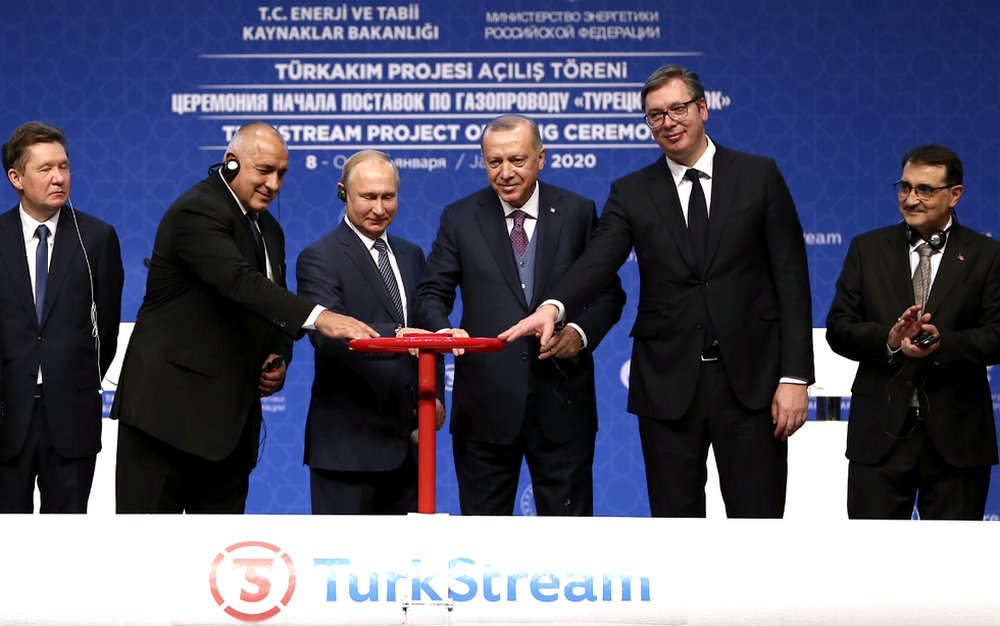 Pert nyert az FGSZ a két boszniai gázszolgáltatóval szemben, miután a Gazprom kigolyózta Boszniából 3 Vlagyimir Putyin orosz elnök, Recep Tayyip Erdoğan török államfő, Aleksandar Vučić
szerb elnök és Bojko Boriszov, bolgár miniszterelnök vett részt a Török Áramlat átadásán