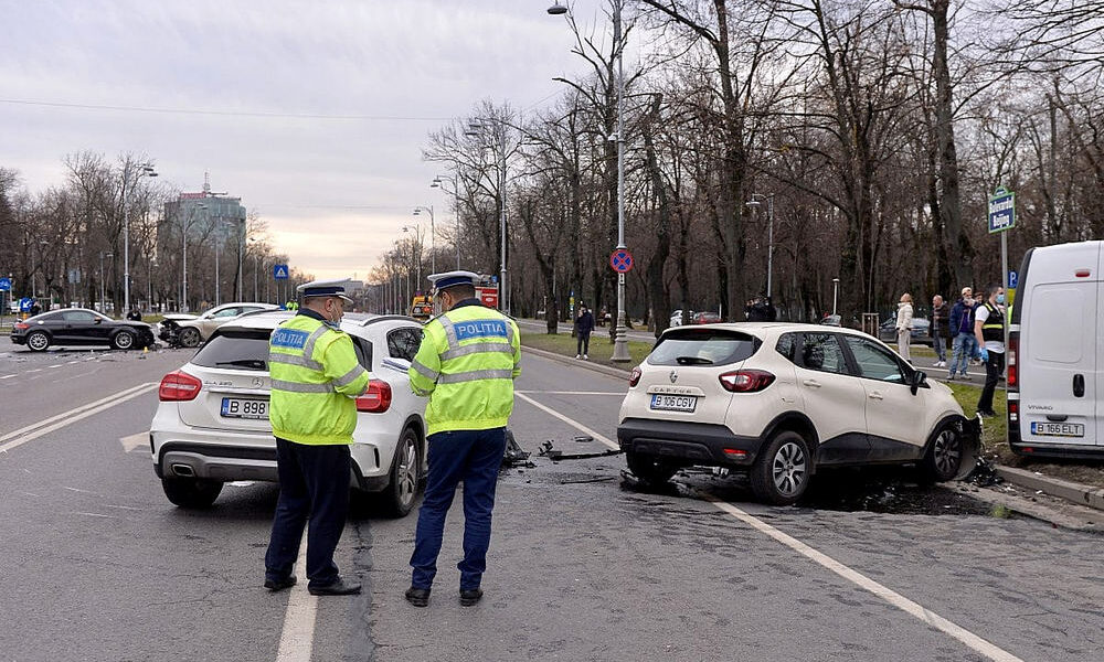 Gyakoriak a balesetek Romániában, itt például tíz méterenként van egy