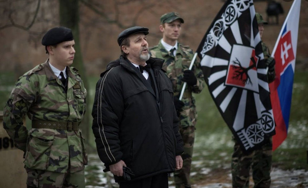 Miért lőtték meg Ficót? Egy éjfél előtti közlés szerint már nem volt életveszélyes állapotban 2 Hol jobb, hol meg baloldali volt. Nyolc évvel ezelőtt Juraj Cintula a Slovenskí Branci (SB) oroszbarát félkatonai csoporttal állt kapcsolatban (Forrás: X platform)
