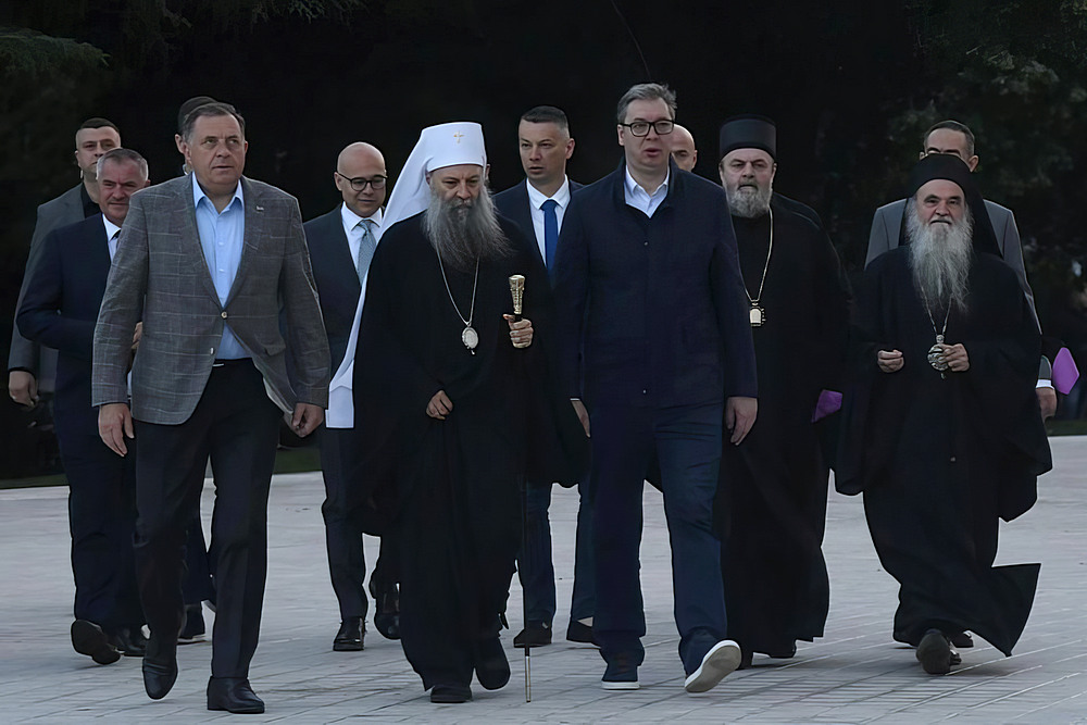 Korán reggel mentek templomba, hogy srebrenicai népirtásról szóló szavazás előtt imádkozzanak