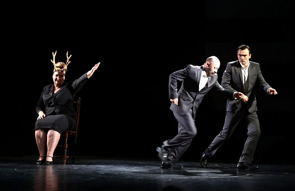 PLAY STRINDBERG, PLAY MACSKAJÁTÉK pl. Dürrenmatt, Örkény, Beckett & Tolnai && (az Újvidéki Színház 50 gyertyaszálára) 4 Vajon miről szól valójában a Bánk bán?