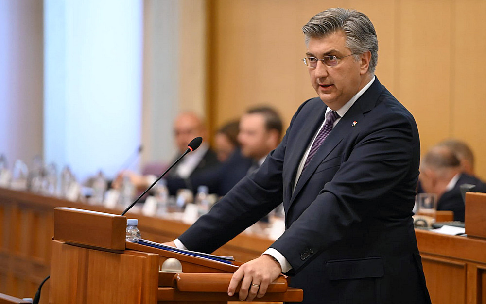 A régi-új miniszterelnök a kormányprogramot ismerteti