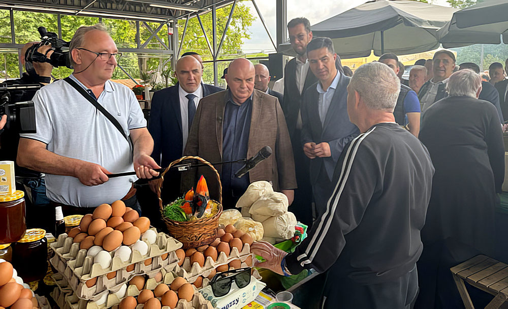 Palma piacozás közben osztotta ki a "népírtó Németországot"