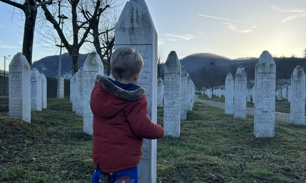 Srebrenicai hajnal, népírtás után