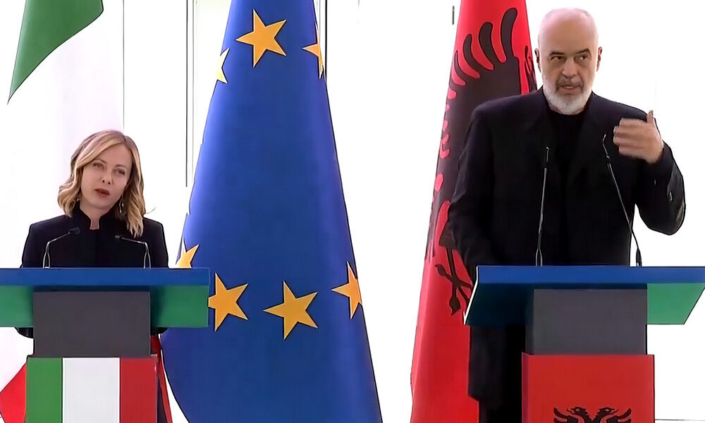 Edi Rama hálából fogadja a migránsokat, akiket az olaszok a tengeren szednek össze