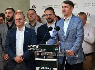 Talpon maradtak, csak megtántorodtak