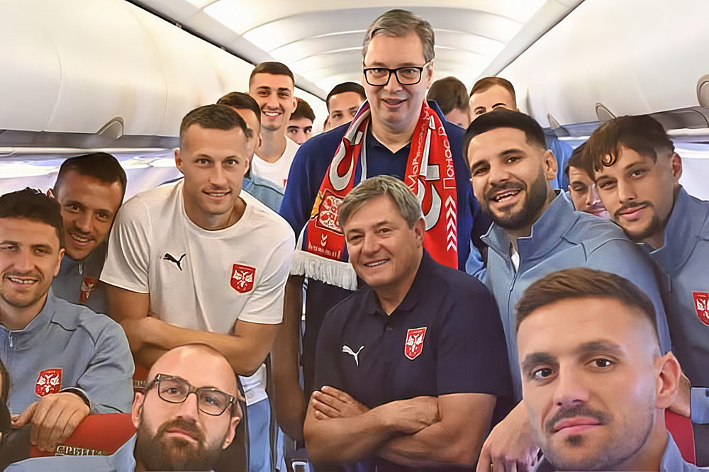 A szerb elnök nem a repülőtérre, hanem a repülőgépbe kísérte ki ki a Németországba induló szerb válogatottat