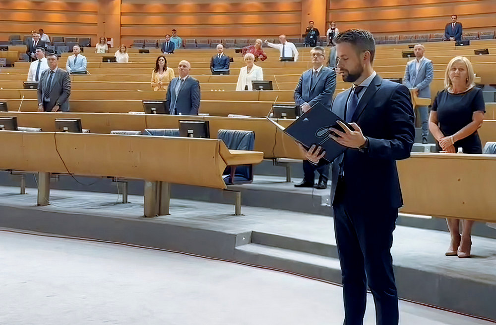 Srđan Amidžić letette ugyan a hivatali esküt, de Dodik utasításait hajtja végre