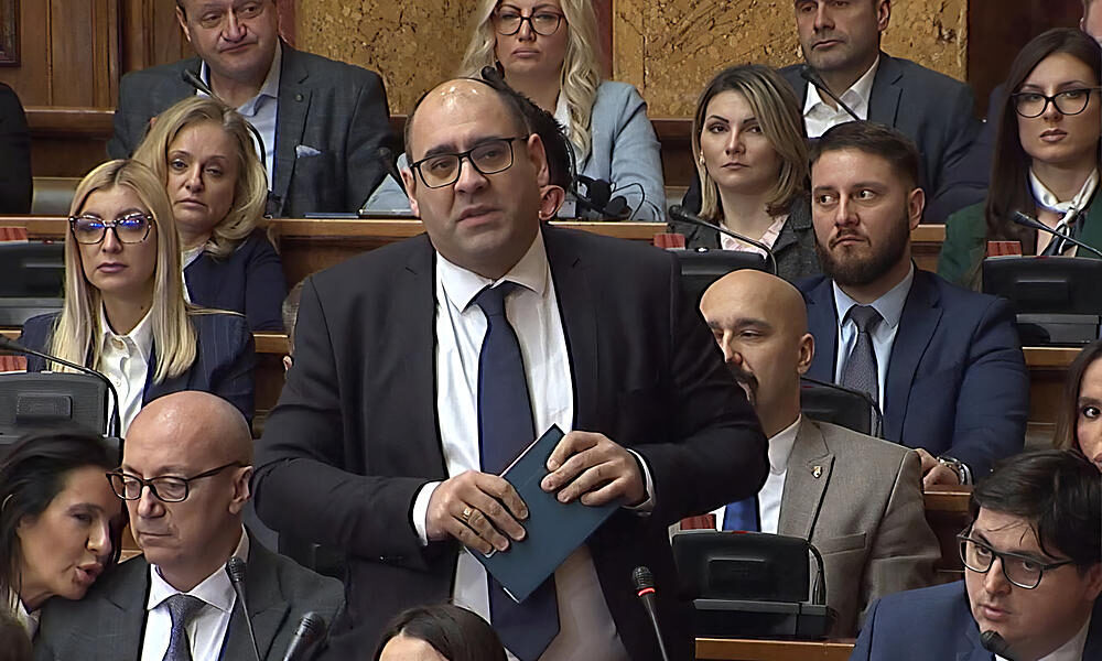 A luxuslakásokkal rendelkező Vladimir Đukanović a parlamentben is erősíti a haladó pártot
