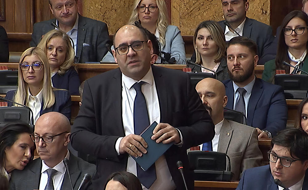 A luxuslakásokkal rendelkező Vladimir Đukanović a parlamentben is erősíti a haladó pártot