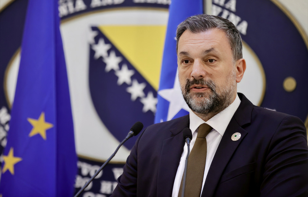 A szerbek bosszúja Srebrenica miatt, a szlovénok, románok és lengyelek nem szavazhatnak Boszniában 3 A szarajevói külügyi tárca vezetője kérte, hogy a nemzetközi partnerek ne büntessék Bosznia-Hercegovinát a szerbek miatt