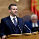 A montenegrói miniszterelnök a parlamentben