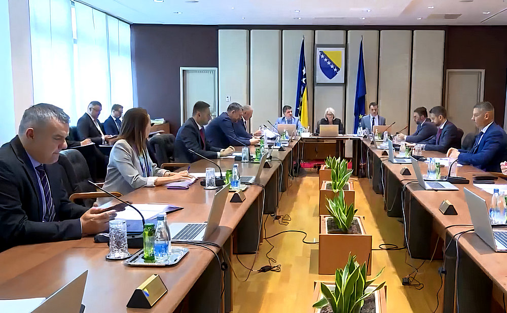 A Miniszterek Tanácsában a szerbek bosszúból megakadályozták, hogy a szlovén, román és lengyel állampolgárok Bosznia-Hercegovinában is szavazhassanak az EP-választásokon