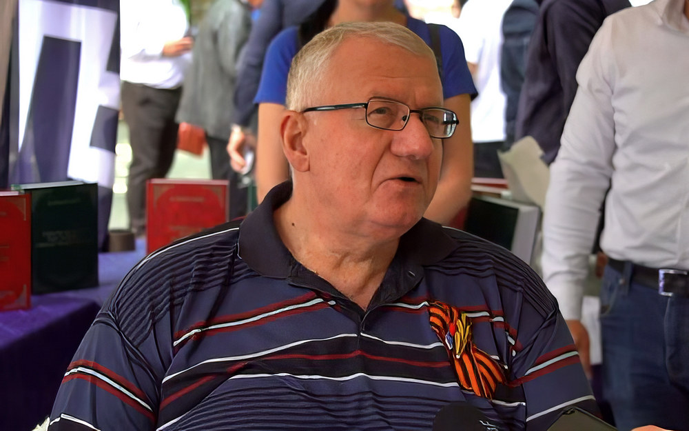 A haladók fű alatt visszacsempészik Vojislav Šešelj pártját a hatalomba