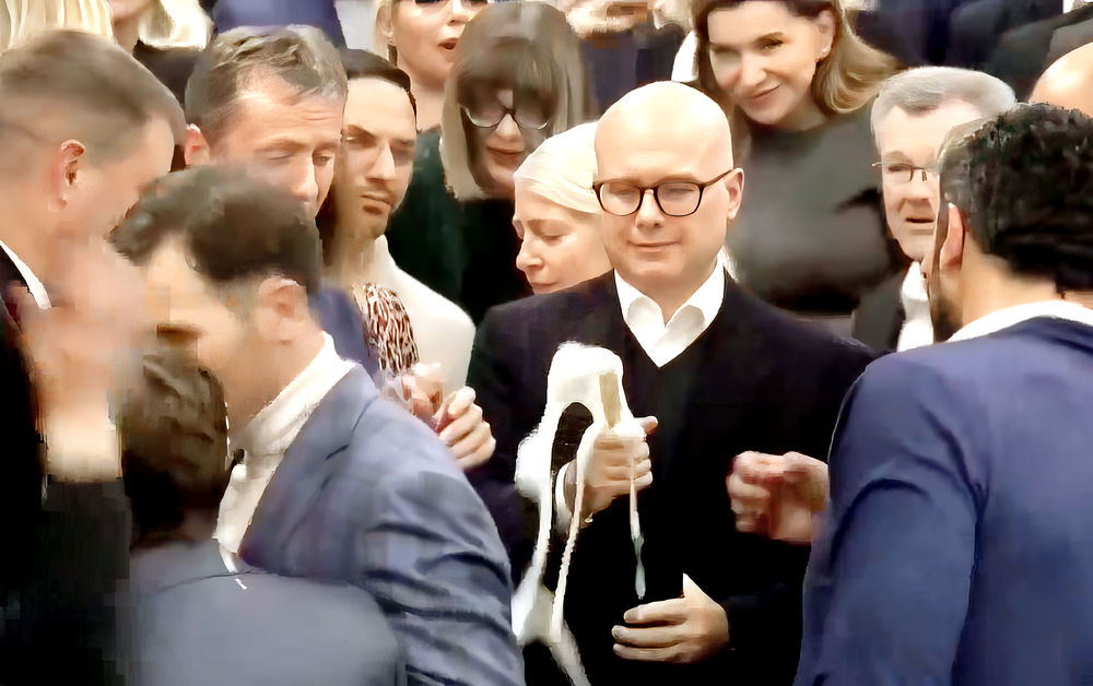 Decemberben is Vučević bontotta a pezsgőt