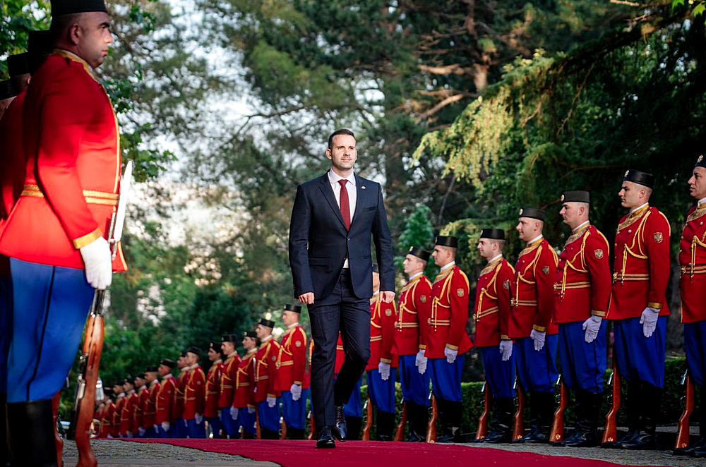 Mennyire egyenes Montenegró útja a jövőbe? A középen látható Milojko Spajić azt kívánta, hogy "legyenek jó ősei az utódaiknak, mert a java még hátra van