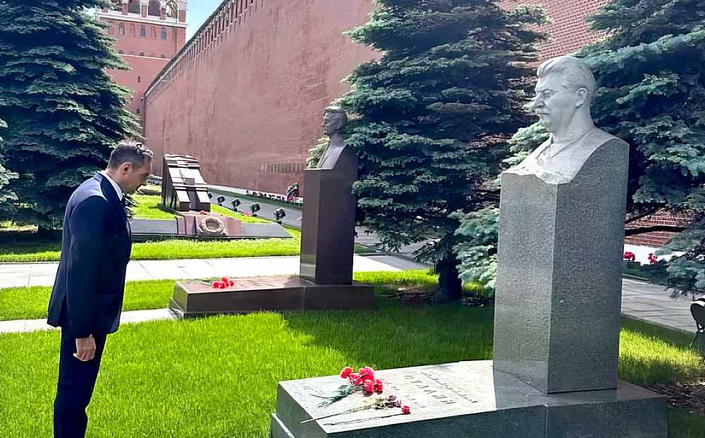 Aleksandar Vulin tiszteleg Sztálin előtt, de vitt ő már virágot Slobodan Milošević volt jugoszláv/szerb elnök sírjára is