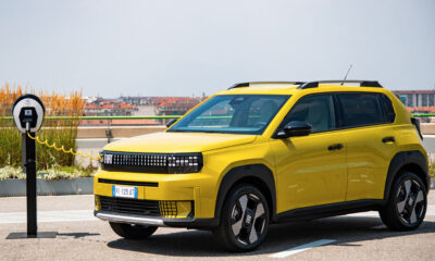 Éppen "itat" a Fiat Grande Panda az autóba gyárilag beépített töltőnek köszönhetően